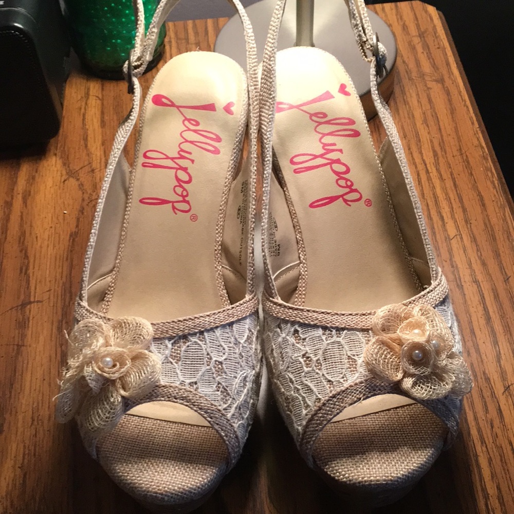 Wedged sandals